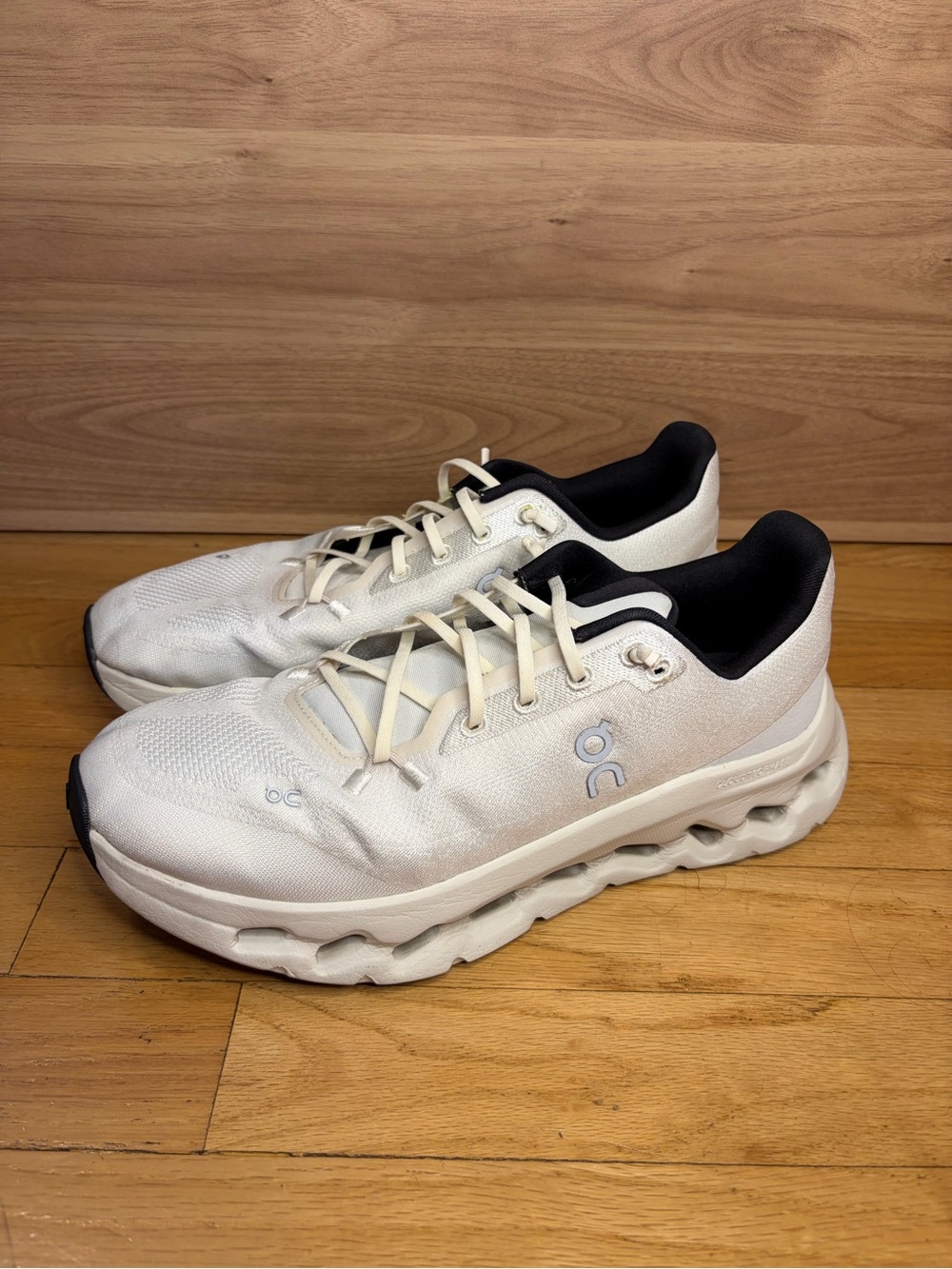 On Running Cloudtilt Men’s Sneakers in Pearl / Ice - Size 9.5